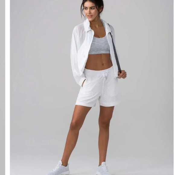 Lululemon Mesh On Mesh Short 5" White Size  6 - Picture 3 of 7